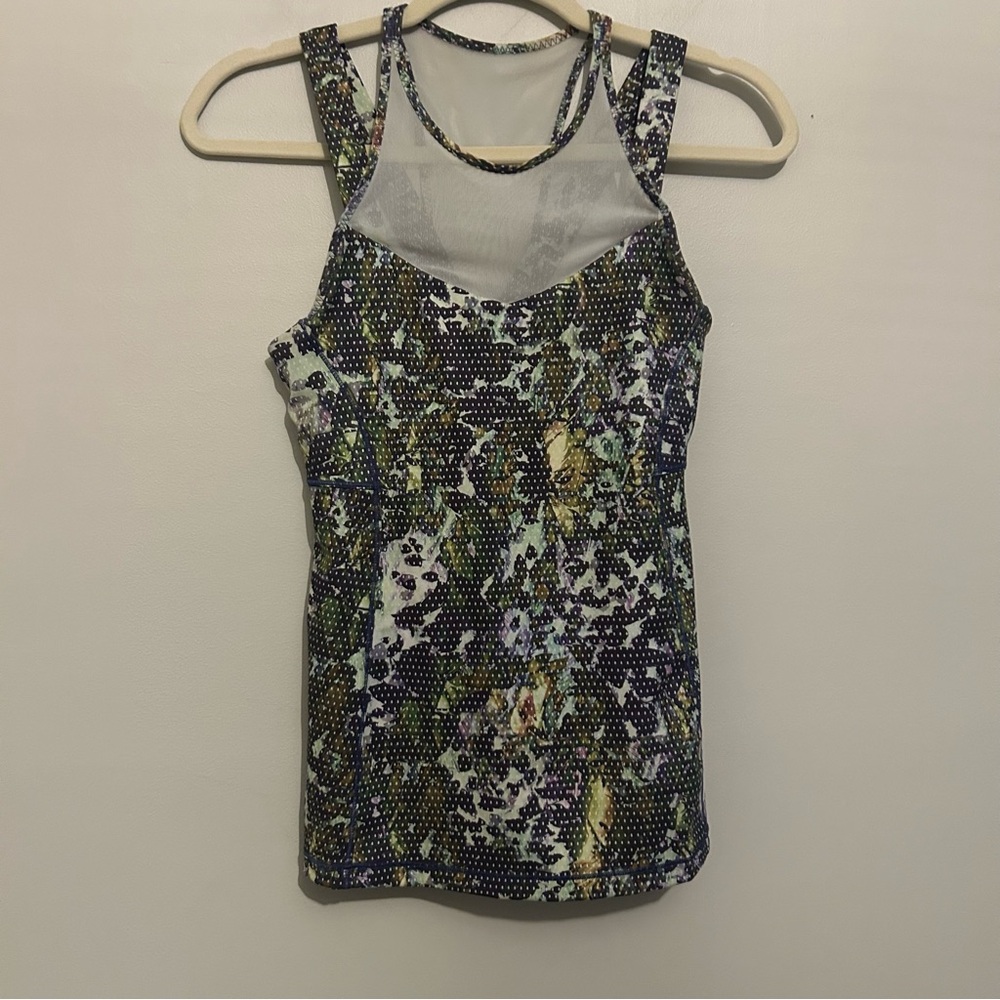 Lululemon Tank Top Built in Bra Sz 4
